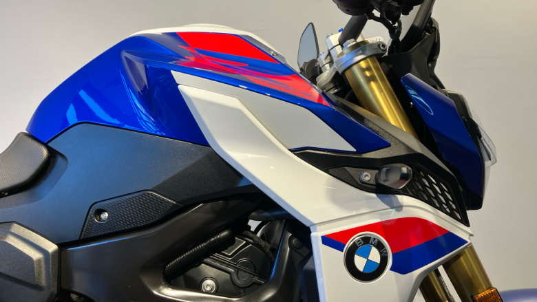 BMW F900 R